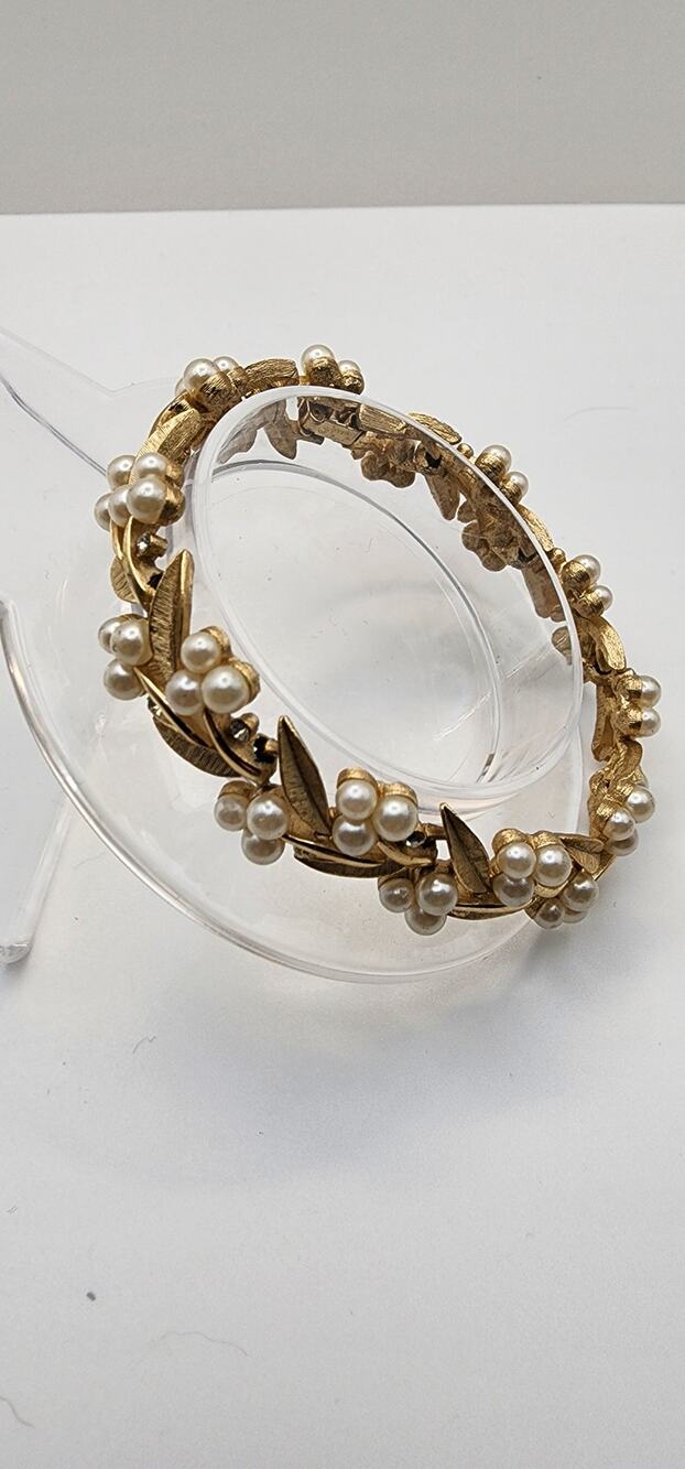 Vintage Trifari Faux Pearl Rhinestone Leaf Bracelet Gold Tone Signed 7.25"